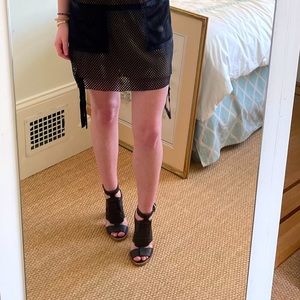 Black strapy heals with a wood heal!